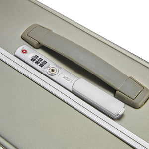 TSA-approved combination lock on Nordiva Classic Titanium Silver hard shell suitcase – secure and airport ready.