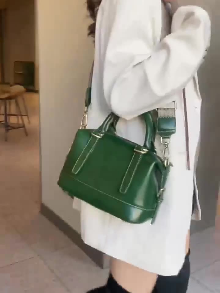 Metro Classic Emerald Green Leather Shoulder Bag