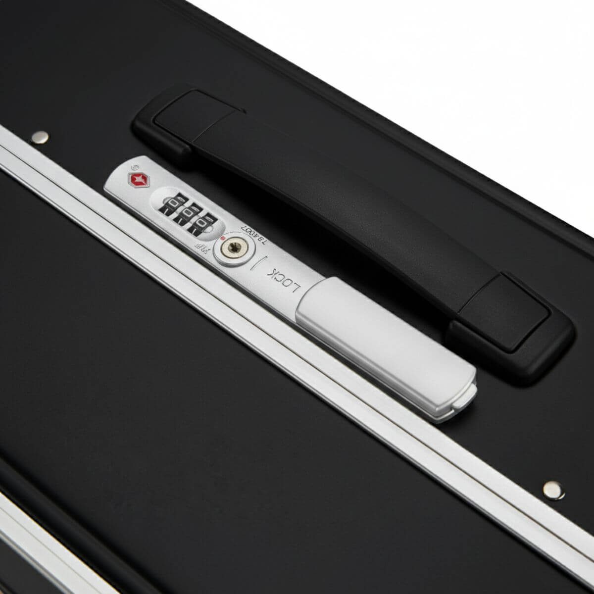 TSA combination lock close-up on Nordiva Classic black suitcase