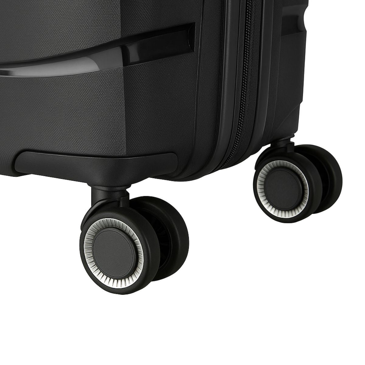 Fortiva 65cm medium check-in suitcase — 360-degree spinner wheels detail